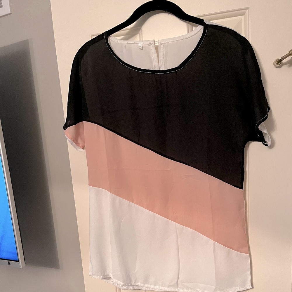 Summer is here ☀️ never worn blouse S black peach white short sleeve
